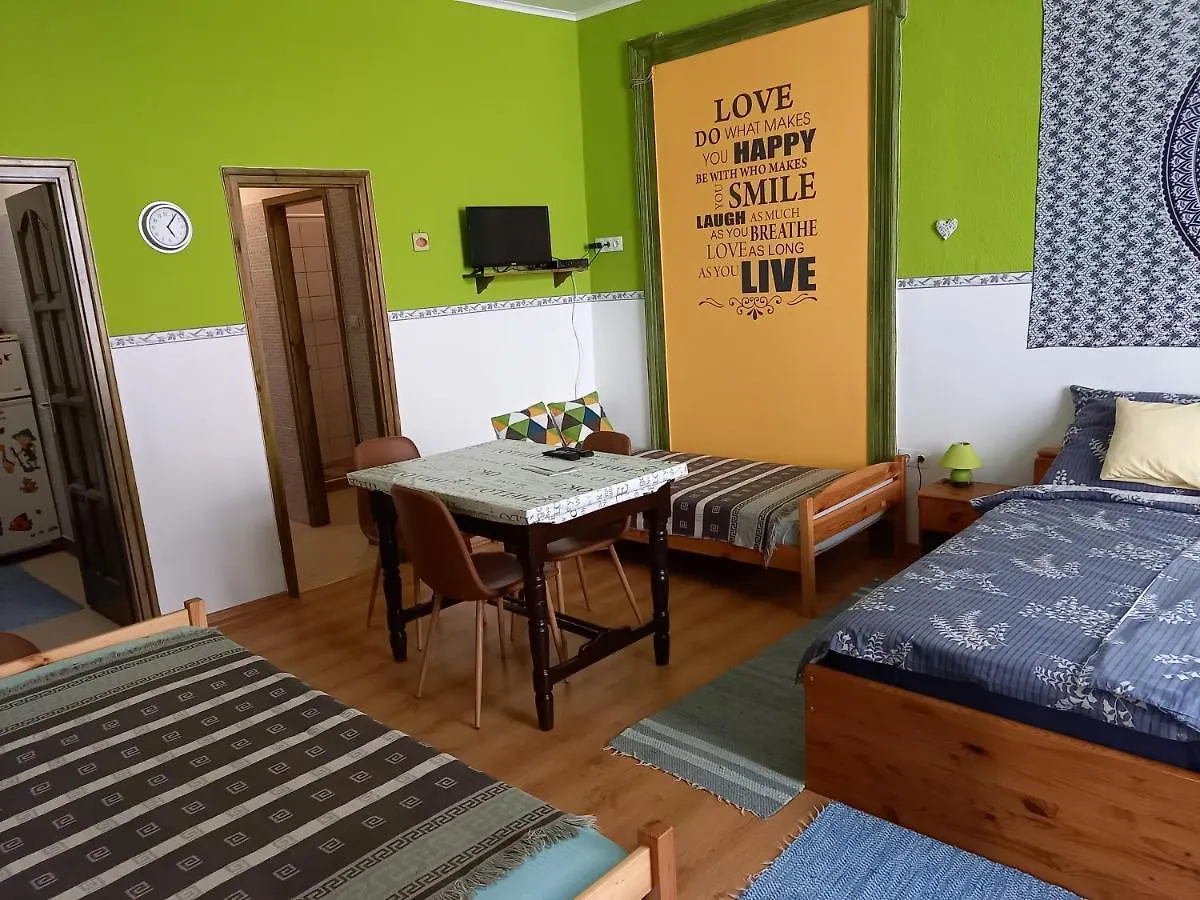 Gabor Vendeghaz Apartment Eger