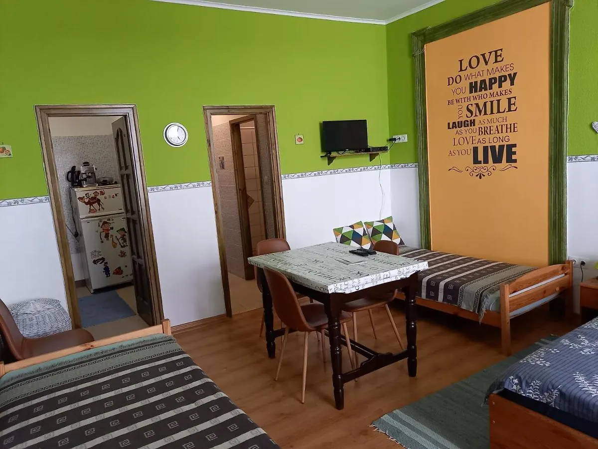 Gabor Vendeghaz Apartment Eger